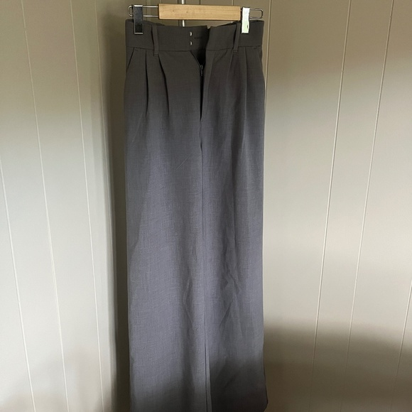 Abercrombie and Fitch grey high-waisted dress pants XS - Picture 3 of 5